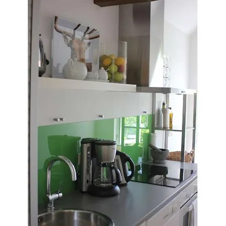 With 2 Bedrooms Semesterbostad *